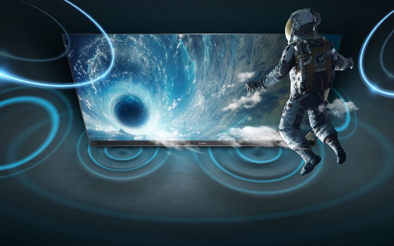 Tivi trang bị hệ thống loa soundbar và công nghệ âm thanh vòm Dolby Atmos
